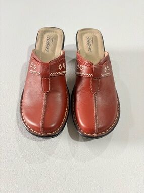 Trotters Red Leather Slip-On Clogs